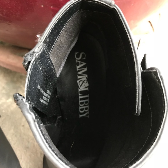 Black bootie shoes with buckles on side. - Picture 2 of 4